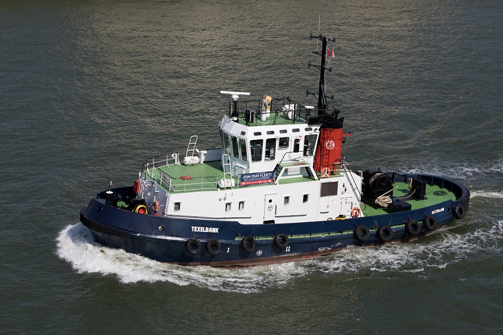 sleepboot sleepboten schip schepen scheepvaart hdr marine zeevaart ferry tanker containerschip containerschepen